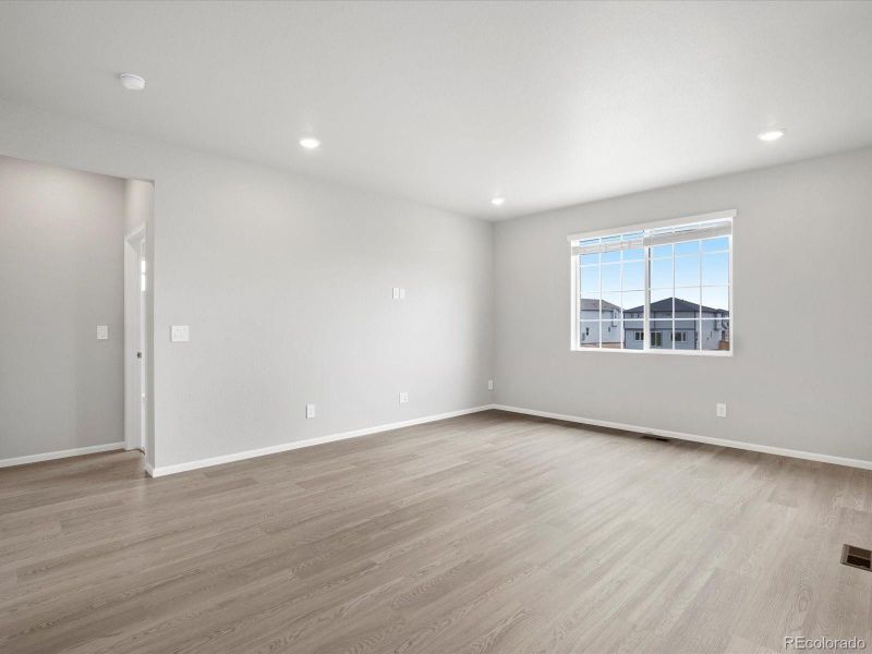 Spacious, unfurnished interior of a new home in Buffalo Highlands: The Canyon Collection, Commerce City (Image 31).