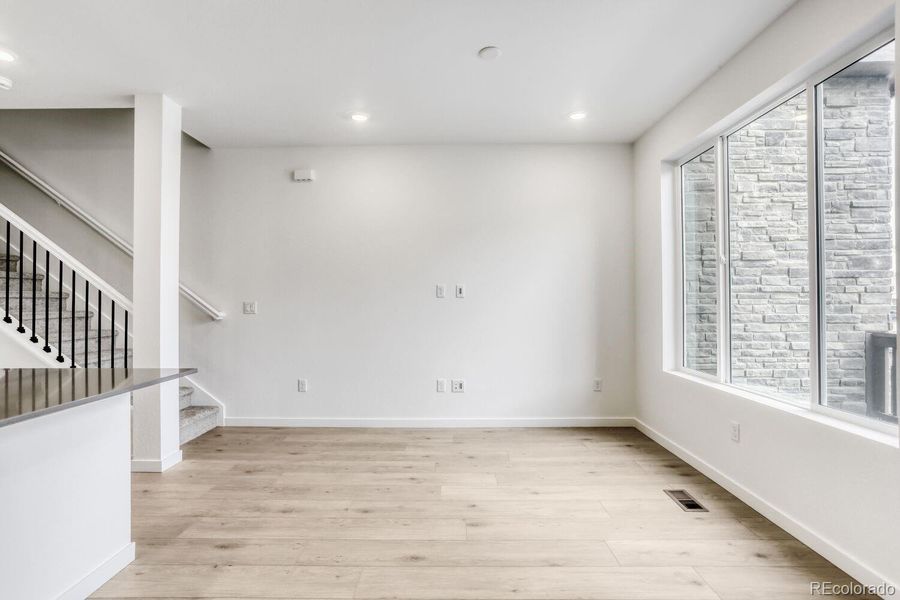 Spacious, unfurnished interior of a new home in Parterre, Thornton (Image 8).