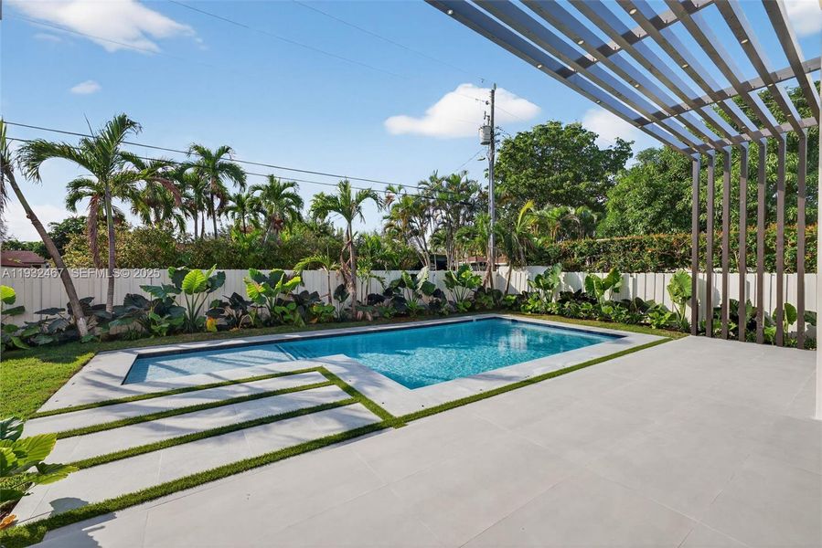 Community amenities in , Miami Springs (Image 28).