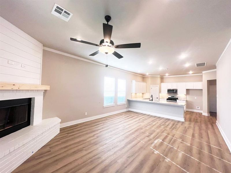 Spacious, unfurnished interior of a new home in The Preserve At Country Ridge, Sherman (Image 10).