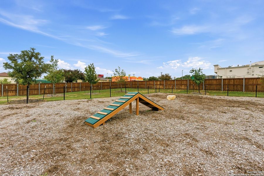 Community amenities in Rose Hill, San Antonio (Image 26).