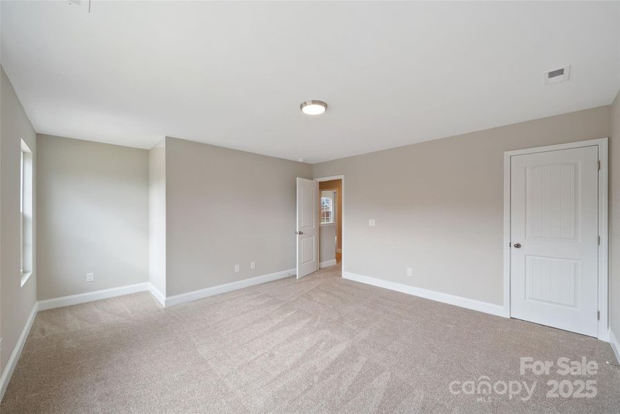 Spacious, unfurnished interior of a new home in , Monroe (Image 32).