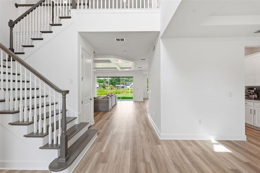 Spacious, unfurnished interior of a new home in , Plant City (Image 22).