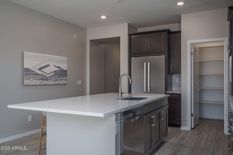 4VS) KITCHEN 4VS) KITCHEN