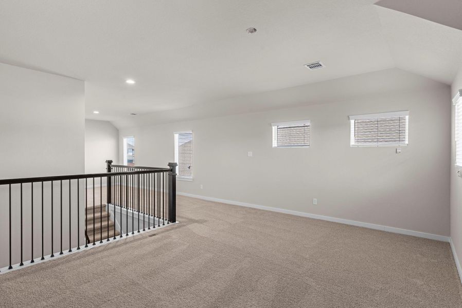 Spacious, unfurnished interior of a new home in Morton Creek Ranch, Katy (Image 13).