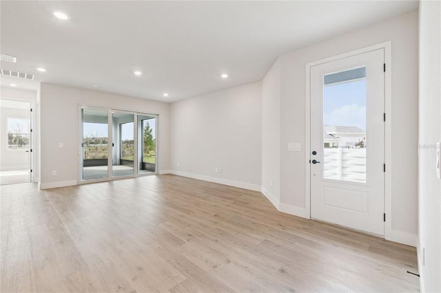 Spacious, unfurnished interior of a new home in Gracewater at Sarasota, Sarasota (Image 18).