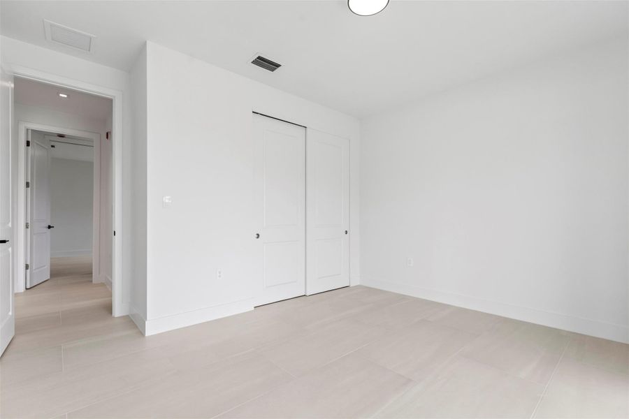 Spacious, unfurnished interior of a new home in , Port St. Lucie (Image 19).