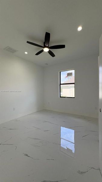 Spacious, unfurnished interior of a new home in , Cape Coral (Image 17).