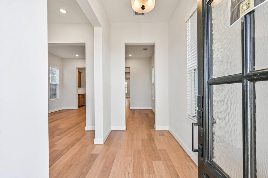 Spacious, unfurnished interior of a new home in Pearland Old Townsite, Pearland (Image 26).