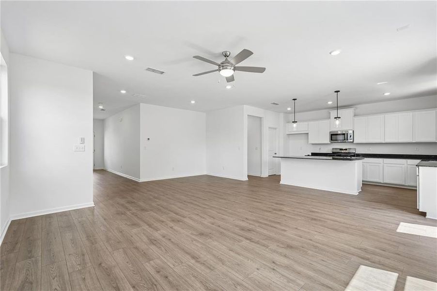 Spacious, unfurnished interior of a new home in Heritage River, Euharlee (Image 36).