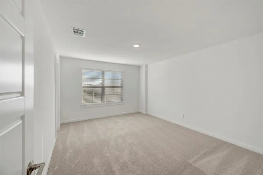 Spacious, unfurnished interior of a new home in Sorella, Tomball (Image 23).