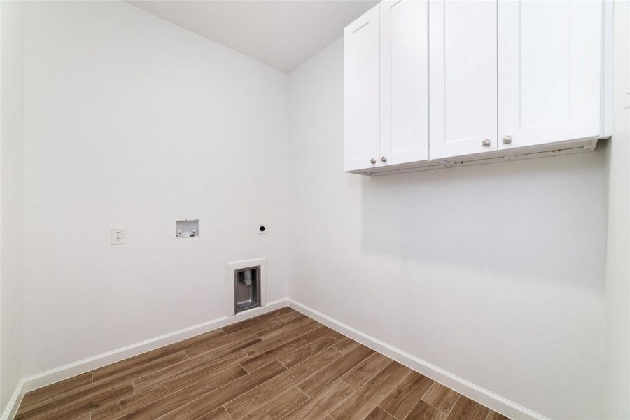 Spacious laundry room Spacious laundry room