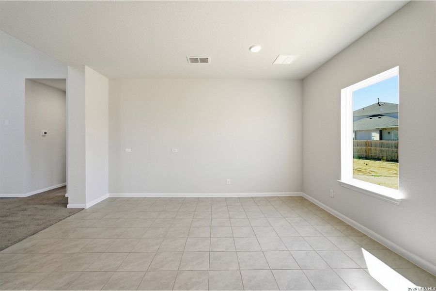 Spacious, unfurnished interior of a new home in Hickory Ridge, Elmendorf (Image 31).