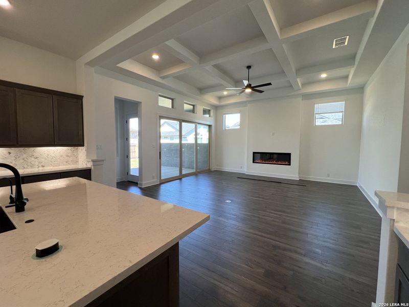 Spacious, unfurnished interior of a new home in Mesa Western, Cibolo (Image 20).
