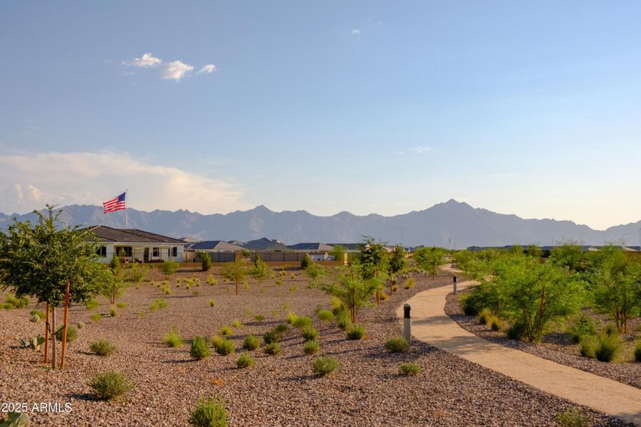 BEAUTIFUL COMMUNITY MOUNTAIN VIEWS