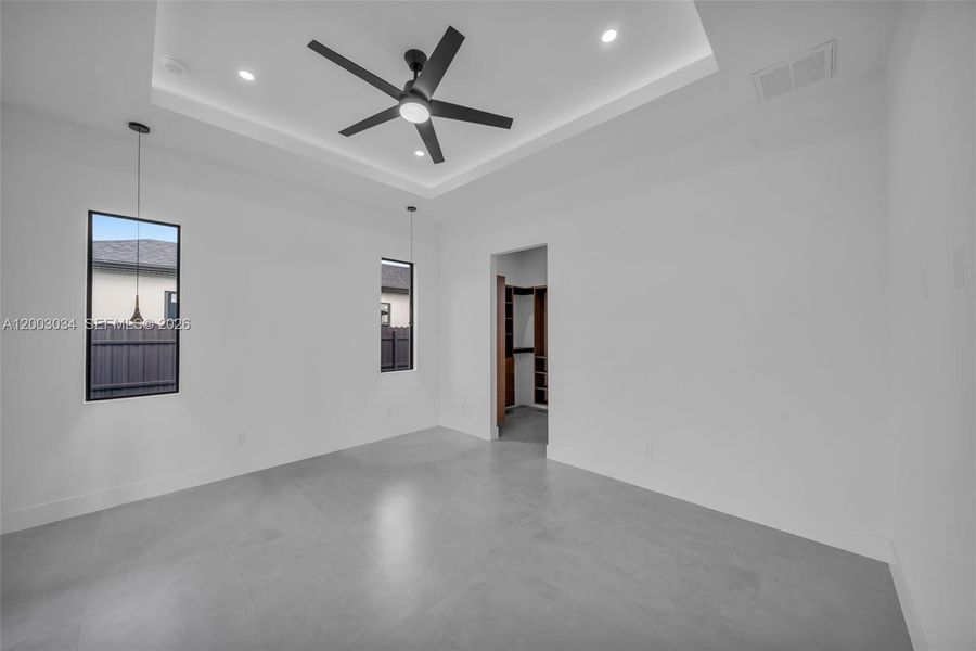 Spacious, unfurnished interior of a new home in , Cape Coral (Image 56).