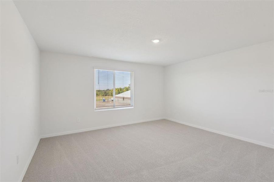 Spacious, unfurnished interior of a new home in Hilltop Vistas, Dade City (Image 28).