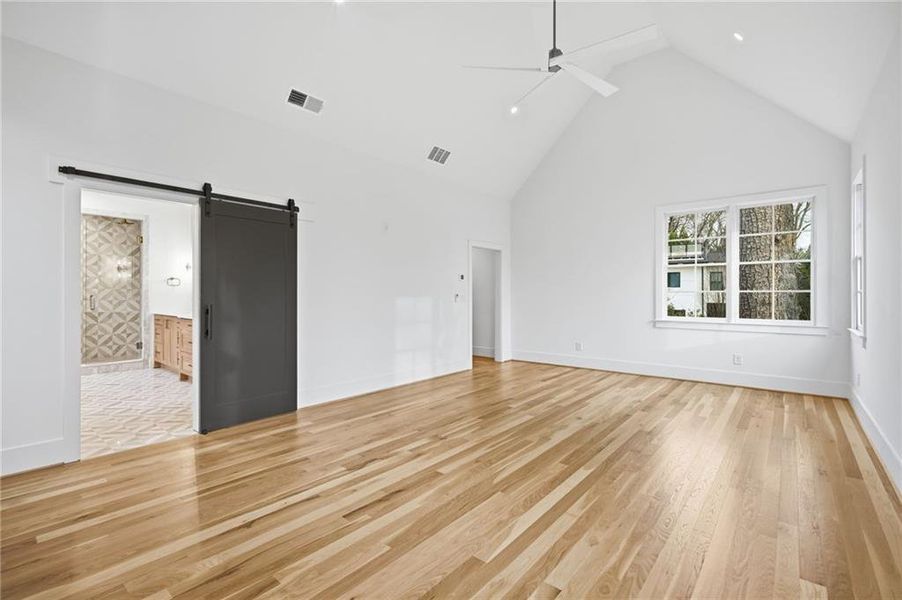 Spacious, unfurnished interior of a new home in , Atlanta (Image 43).