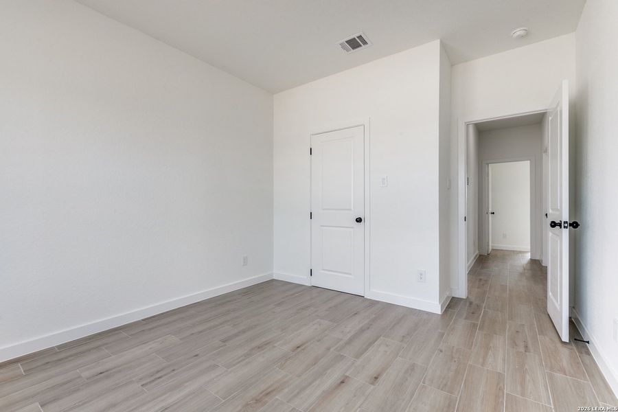 Spacious, unfurnished interior of a new home in , Atascosa (Image 21).