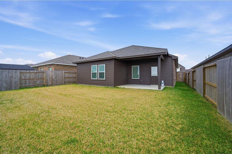 Exterior details and patio area of a home in Windrose Green, Angleton (Image 2).