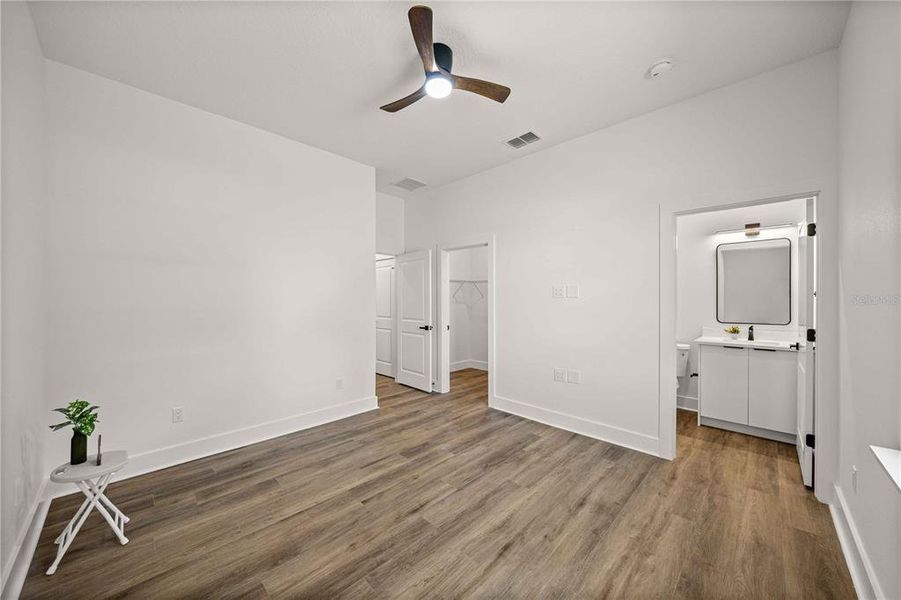 Spacious, unfurnished interior of a new home in , Beverly Hills (Image 37).