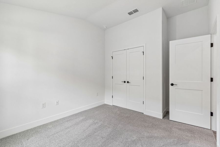 Spacious, unfurnished interior of a new home in Abbey Glen, Dade City (Image 38).