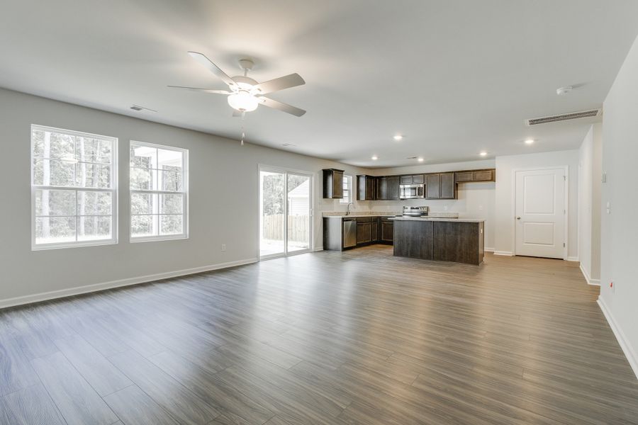 Spacious, unfurnished interior of a new home in Killians Crossing, Blythewood (Image 25).