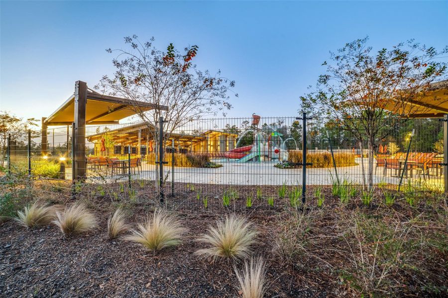 Community amenities in Mavera, Conroe (Image 19).