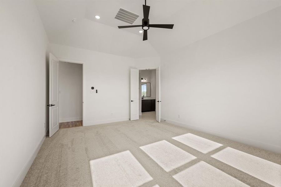 Spacious, unfurnished interior of a new home in Rolling Creek Ranch, Aledo (Image 27). Spacious, unfurnished interior of a new home in Rolling Creek Ranch, Aledo (Image 27).