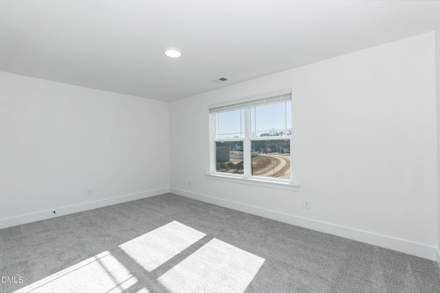 Spacious, unfurnished interior of a new home in Jackson Ridge, Pikeville (Image 25).