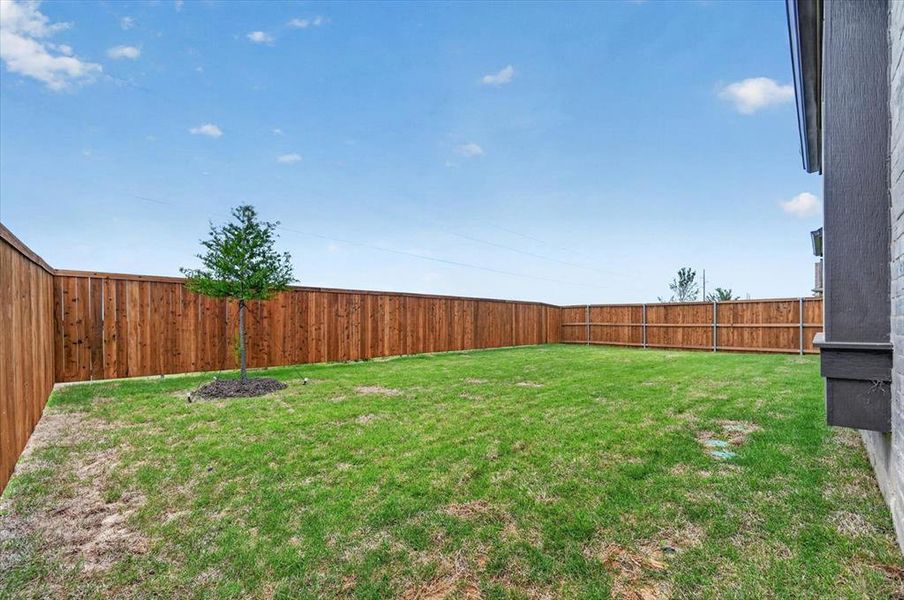 Exterior details and patio area of a home in Heritage Ranch, Sherman (Image 18).