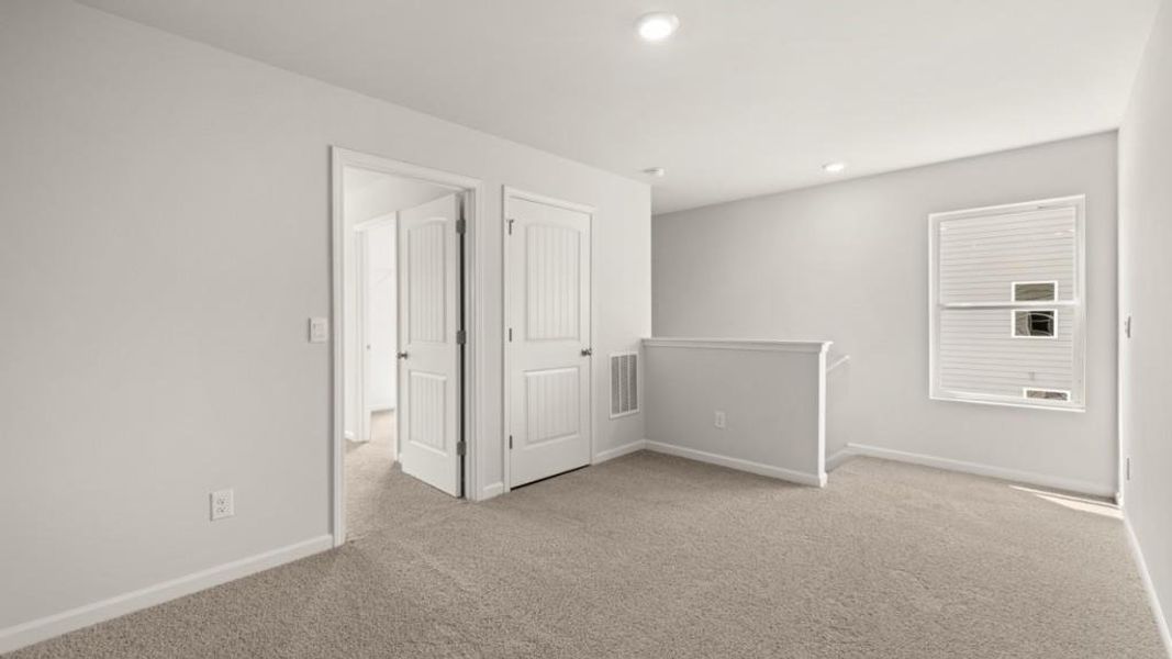 Spacious, unfurnished interior of a new home in Sheffield Highlands, Dallas (Image 15).