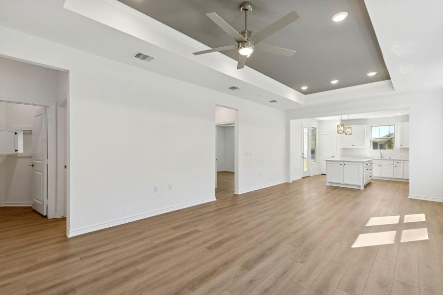 Spacious, unfurnished interior of a new home in Del Webb Fulshear, Fulshear (Image 10).