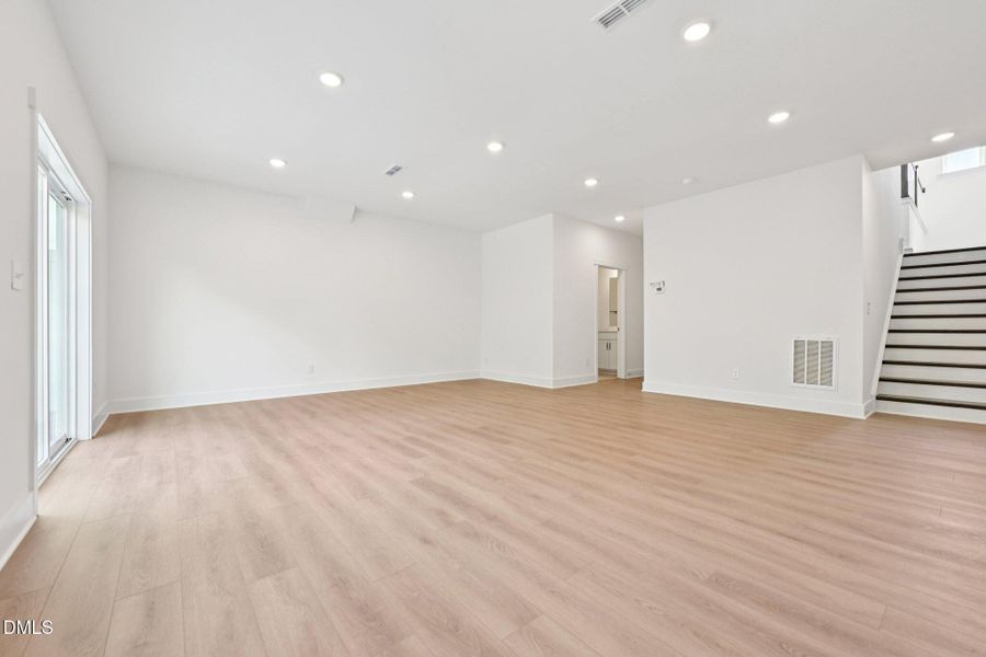 9-web-or-mls-Dunzo Dr-S1203-009