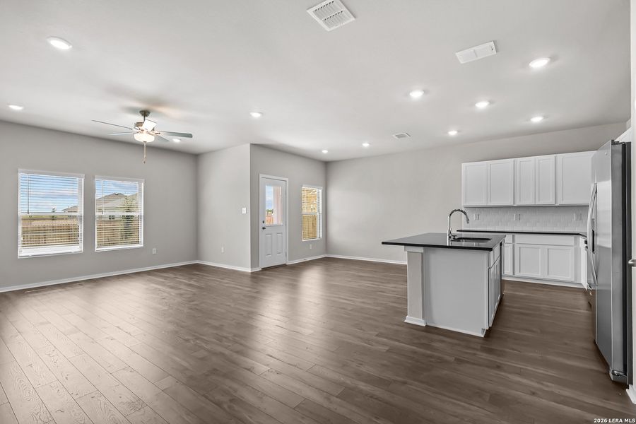 Spacious, unfurnished interior of a new home in Summerlin, San Antonio (Image 29).