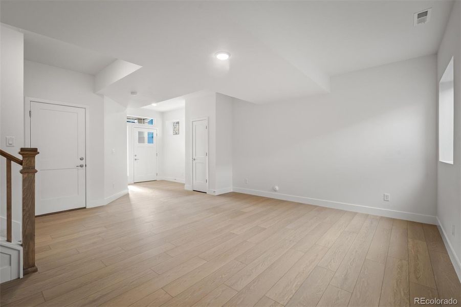 Spacious, unfurnished interior of a new home in Trailside at Cottonwood Creek, Colorado Springs (Image 31).