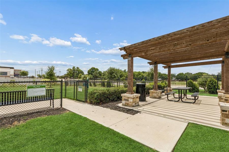 Community amenities in Cloverleaf Crossing Townhomes, Mesquite (Image 28).