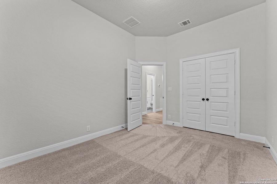Spacious, unfurnished interior of a new home in Davis Ranch 60', San Antonio (Image 17). Spacious, unfurnished interior of a new home in Davis Ranch 60', San Antonio (Image 17).