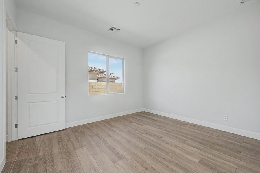 Spacious, unfurnished interior of a new home in Bellero Estates, Queen Creek (Image 24).