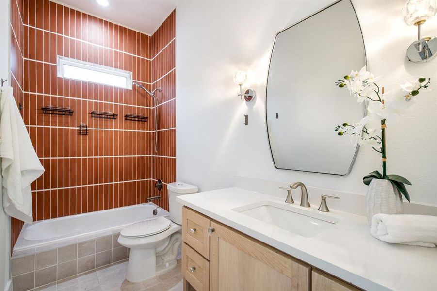 Furnished interior view inside a new home in , Dallas (Image 35).