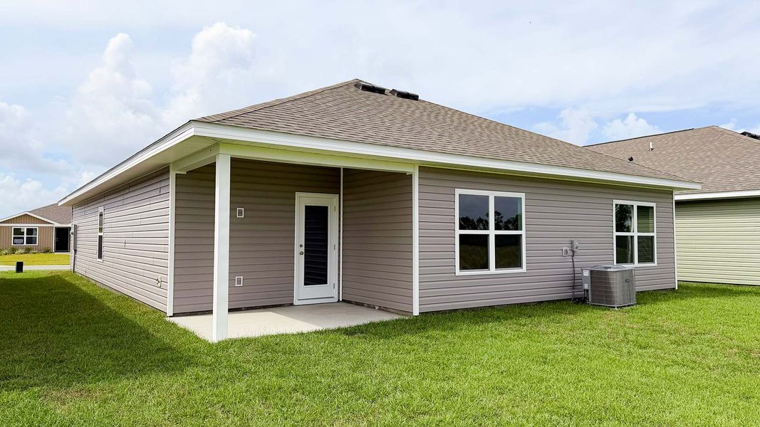 Exterior details and patio area of a home in Liberty, Panama City (Image 3).
