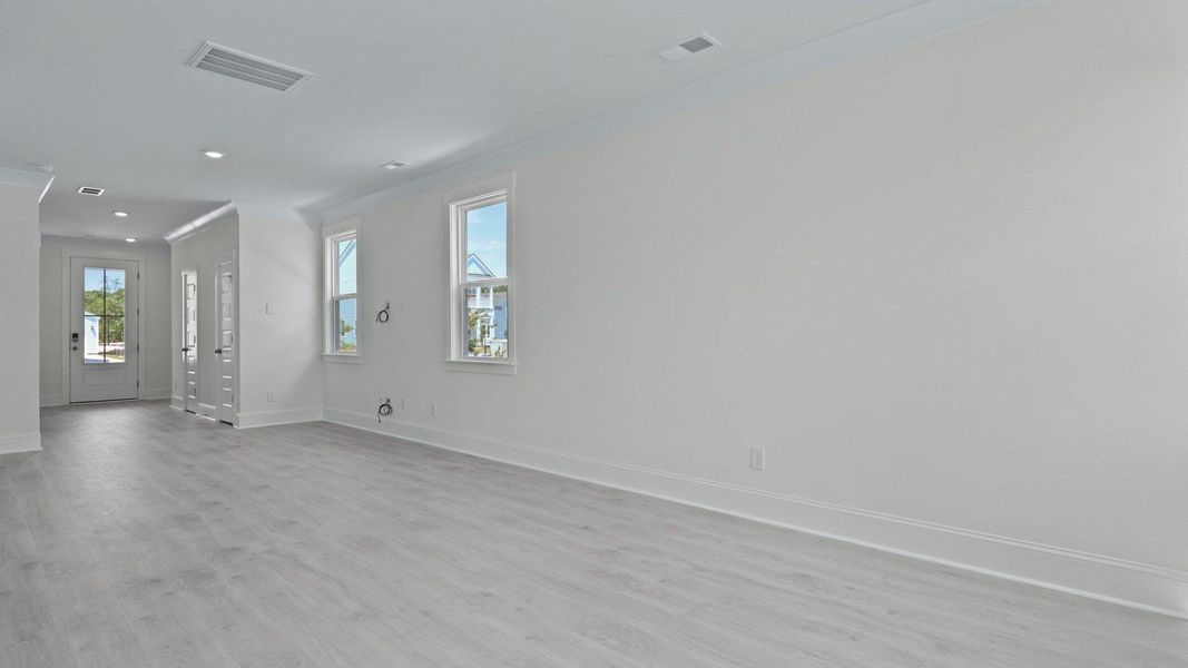 Spacious, unfurnished interior of a new home in Sheep Island, Summerville (Image 14).