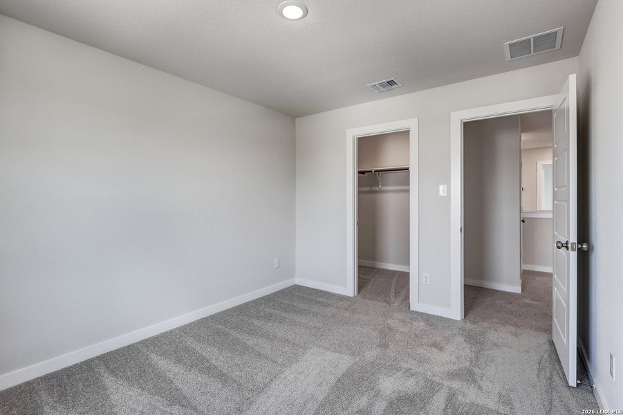 Spacious, unfurnished interior of a new home in Mesa Vista, San Antonio (Image 16).