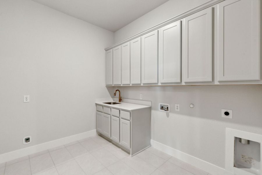 Furnished interior view inside a new home in Painted Tree Lakeside, McKinney (Image 10).