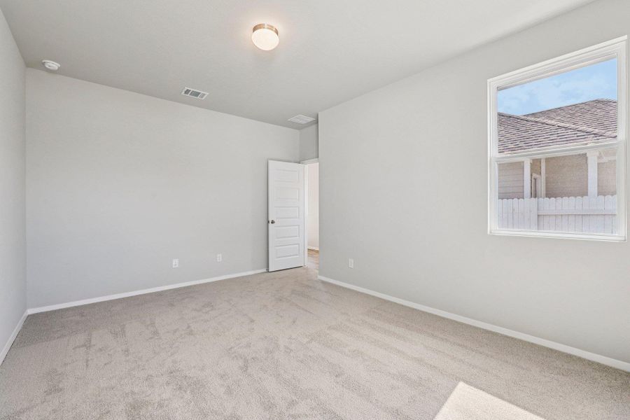 Spacious, unfurnished interior of a new home in Harvest Ridge, Elgin (Image 22).