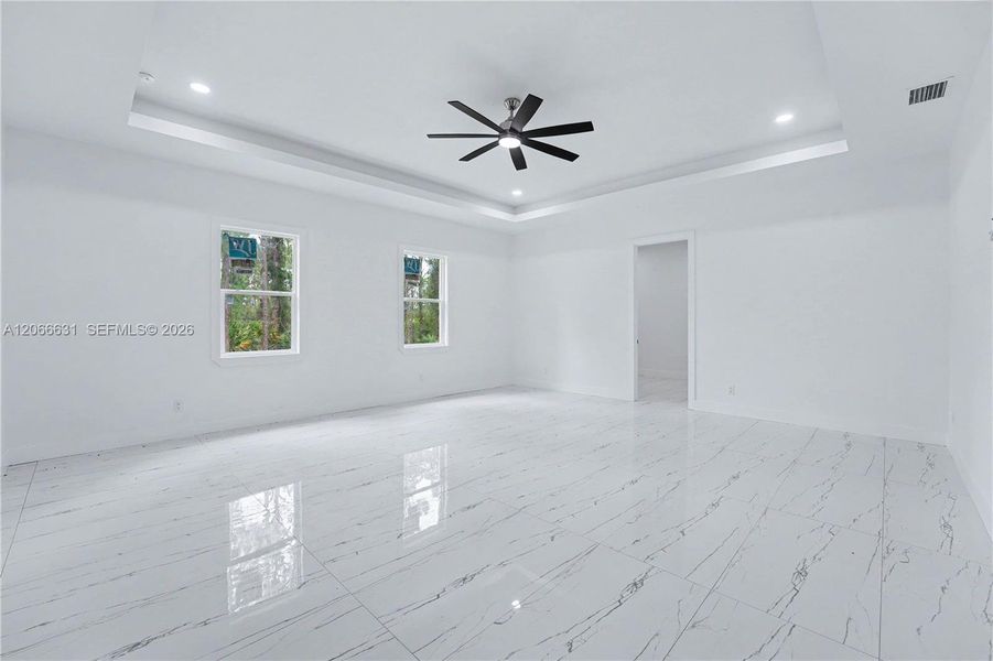 Spacious, unfurnished interior of a new home in , Lehigh Acres (Image 23).