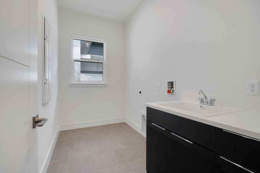 Representative furnished interior of a home built from the Courtyard 50 3BR by ABD Development in Hampton Green at Providence, Davenport (Image 13).