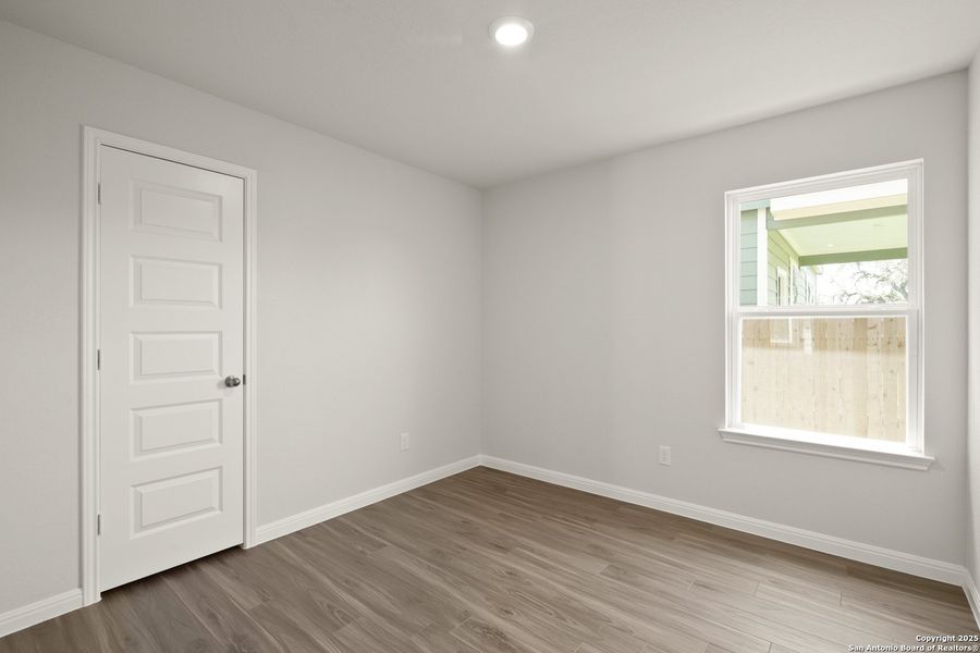 Spacious, unfurnished interior of a new home in Timber Creek, San Antonio (Image 17).