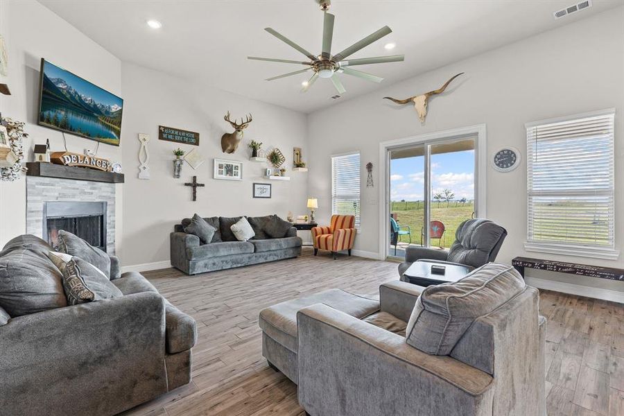 Furnished interior view inside a new home in , Leonard (Image 14).