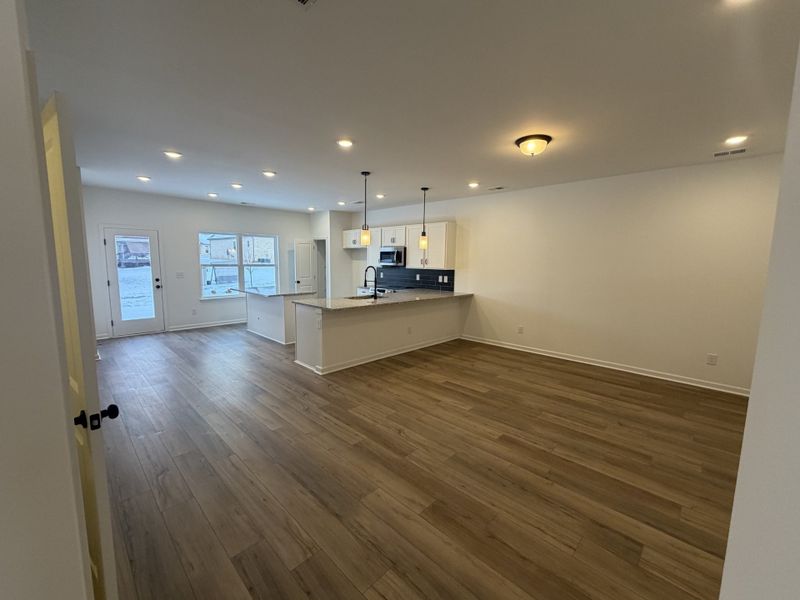 Spacious, unfurnished interior of a new home in Wilson Meadows, Clarksville (Image 8).
